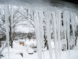 雪国は雨どいがあっても「つらら」ができる?!