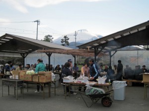 屋外施設で“花見”