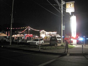 大駐車場広場が埋まった夏祭り会場全景