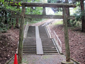 鳥居が立ち、